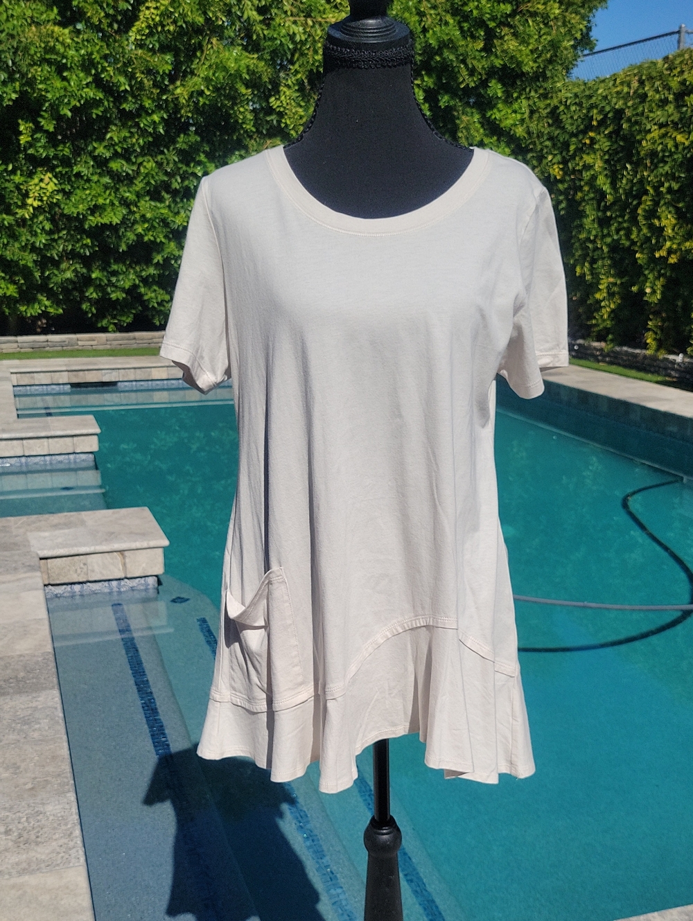 Women's Cream Short Sleeve Ruffle Hem Tunic Top M